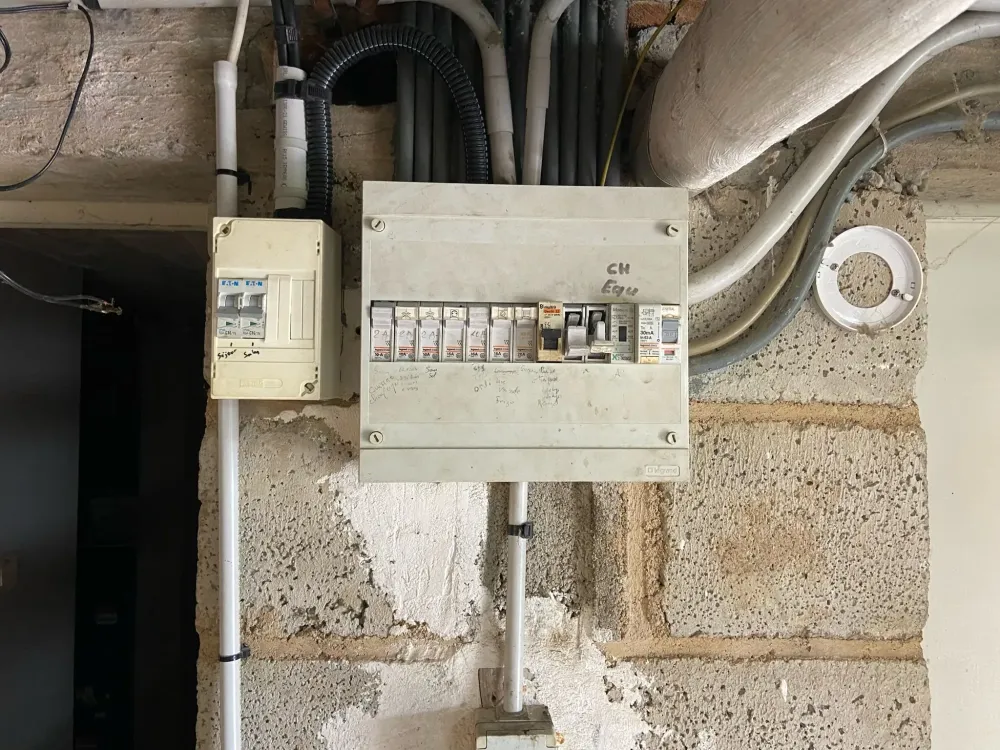 tableau électrique près de Saint-Lô